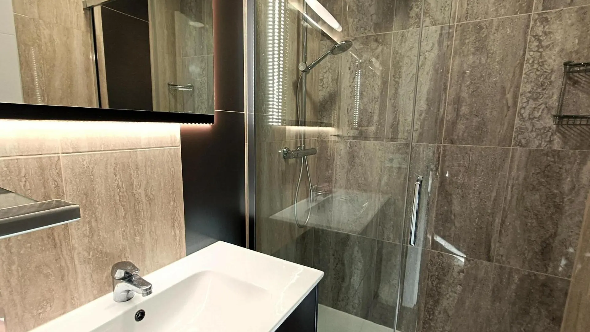 Casa Espaciosa En Roses: Ideal Para Senderismo, Ciclismo, Y Deportes Nauticos. ¡Relajate En Plena Naturaleza! - Es-258-127 0*, 罗萨斯